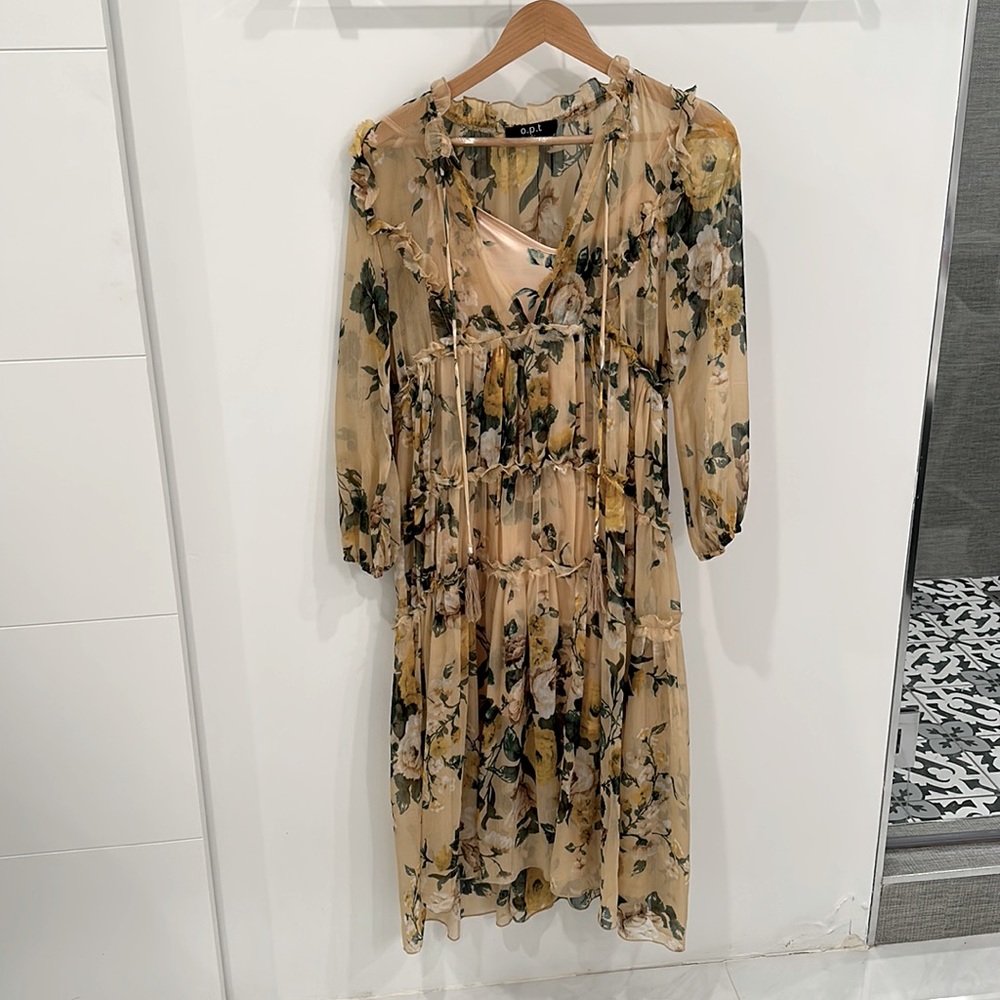 Dress flowy yellow